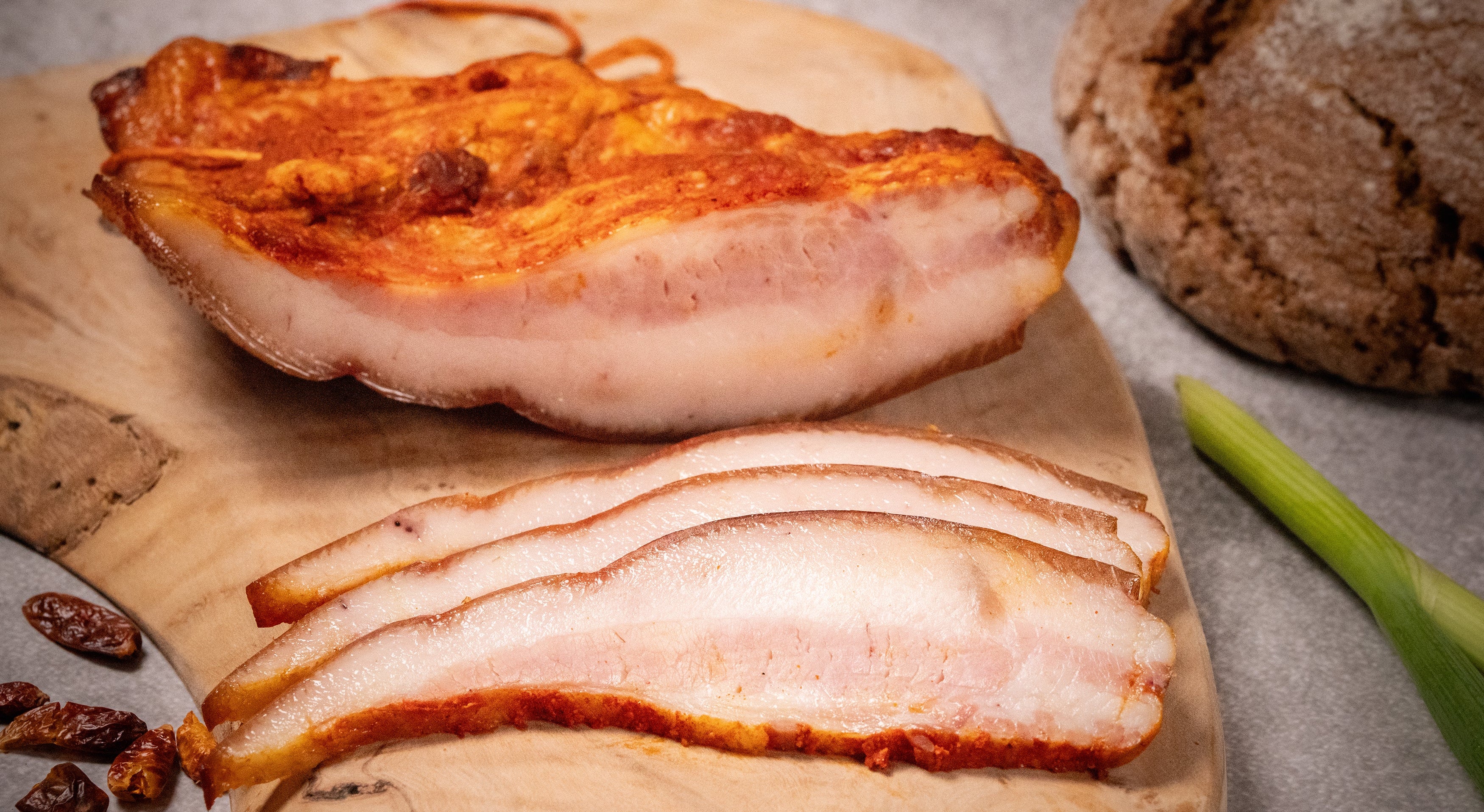 Gușă afumată cu boia (300G)