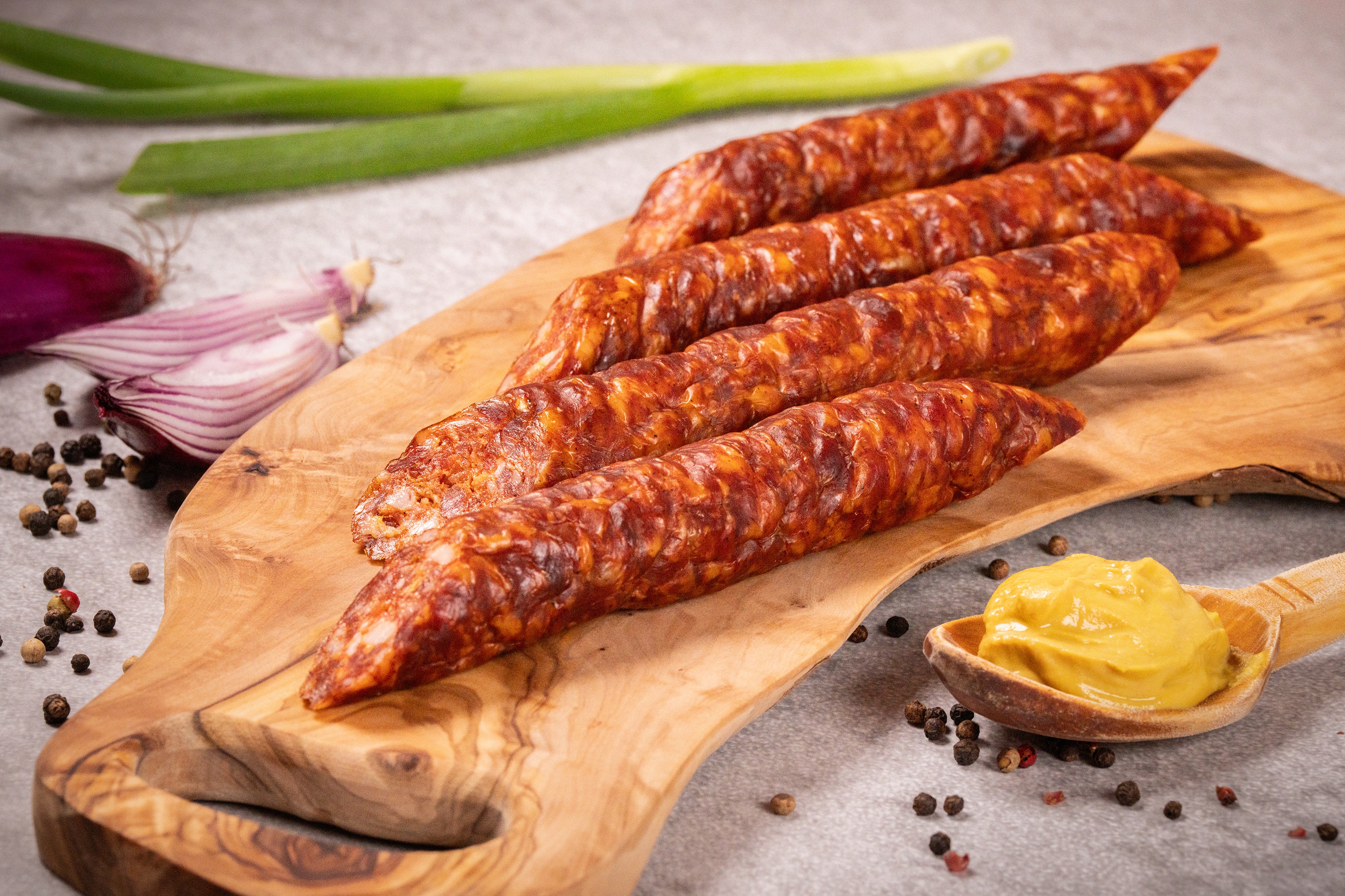 Cârnați de casă fumați